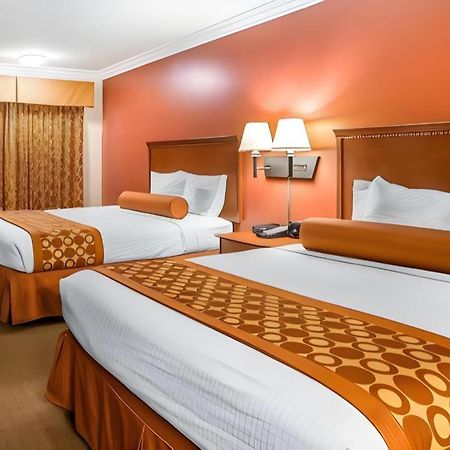 Rodeway Inn & Suites Canyon Lake-Menifee West Bagian luar foto