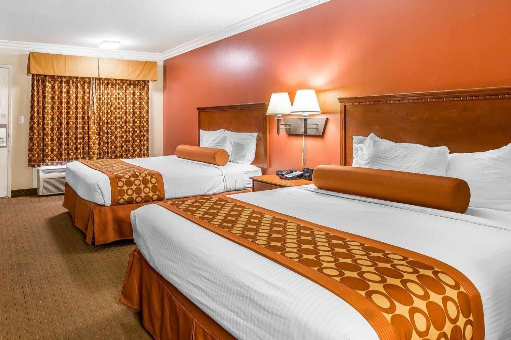 Rodeway Inn & Suites Canyon Lake-Menifee West Bagian luar foto