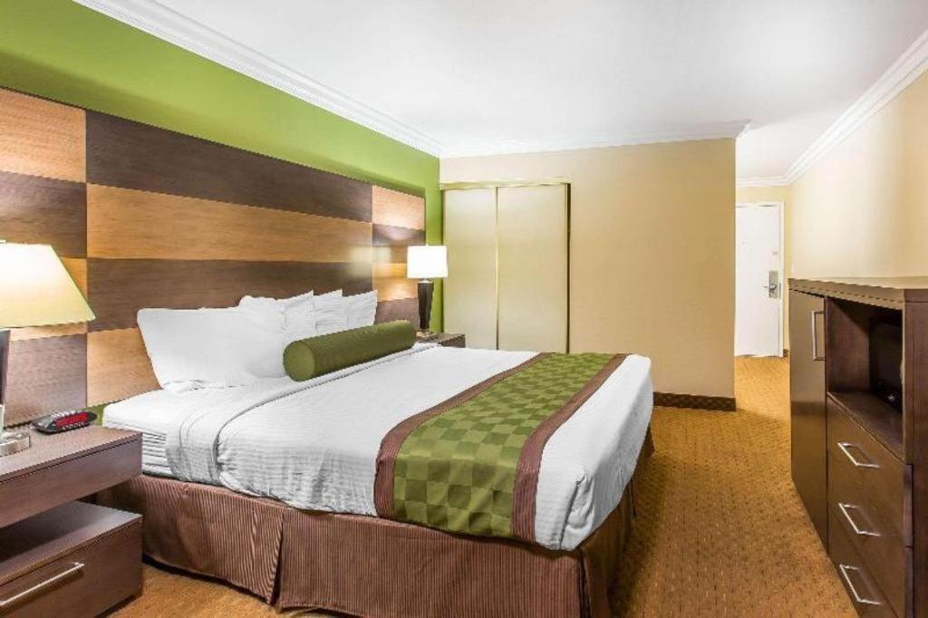 Rodeway Inn & Suites Canyon Lake-Menifee West Bagian luar foto