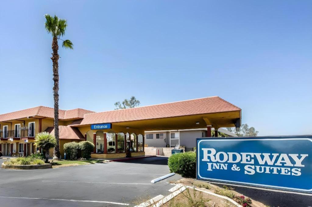 Rodeway Inn & Suites Canyon Lake-Menifee West Bagian luar foto