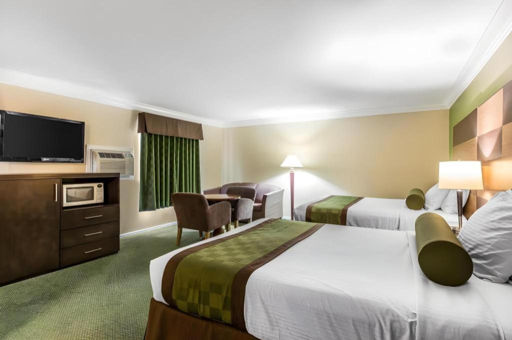 Rodeway Inn & Suites Canyon Lake-Menifee West Bagian luar foto