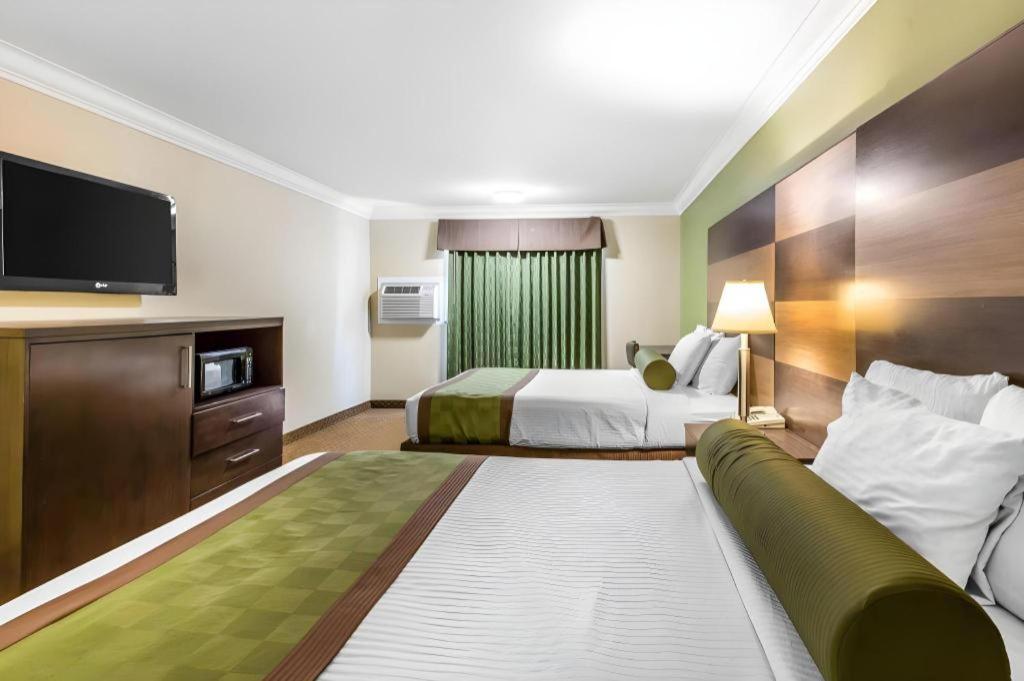 Rodeway Inn & Suites Canyon Lake-Menifee West Bagian luar foto