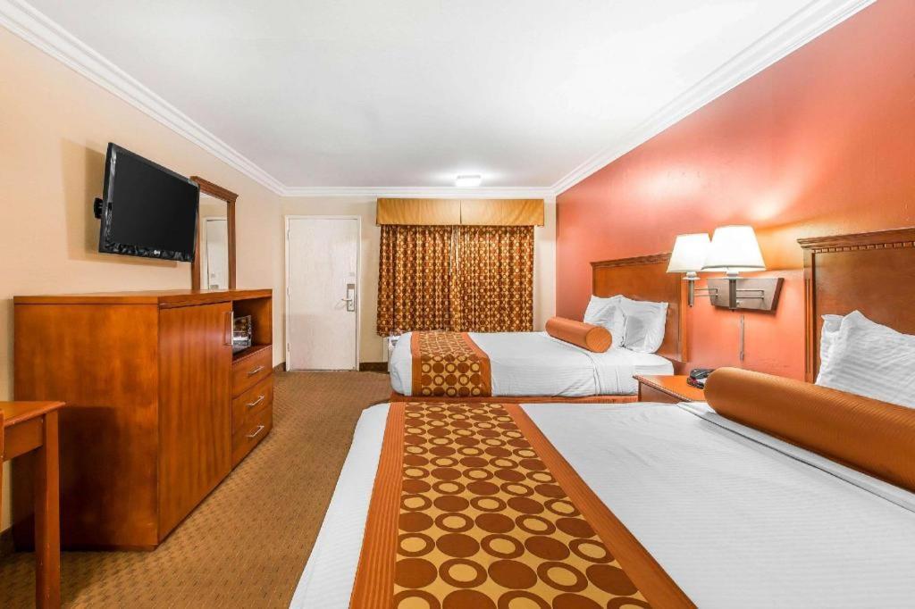 Rodeway Inn & Suites Canyon Lake-Menifee West Bagian luar foto
