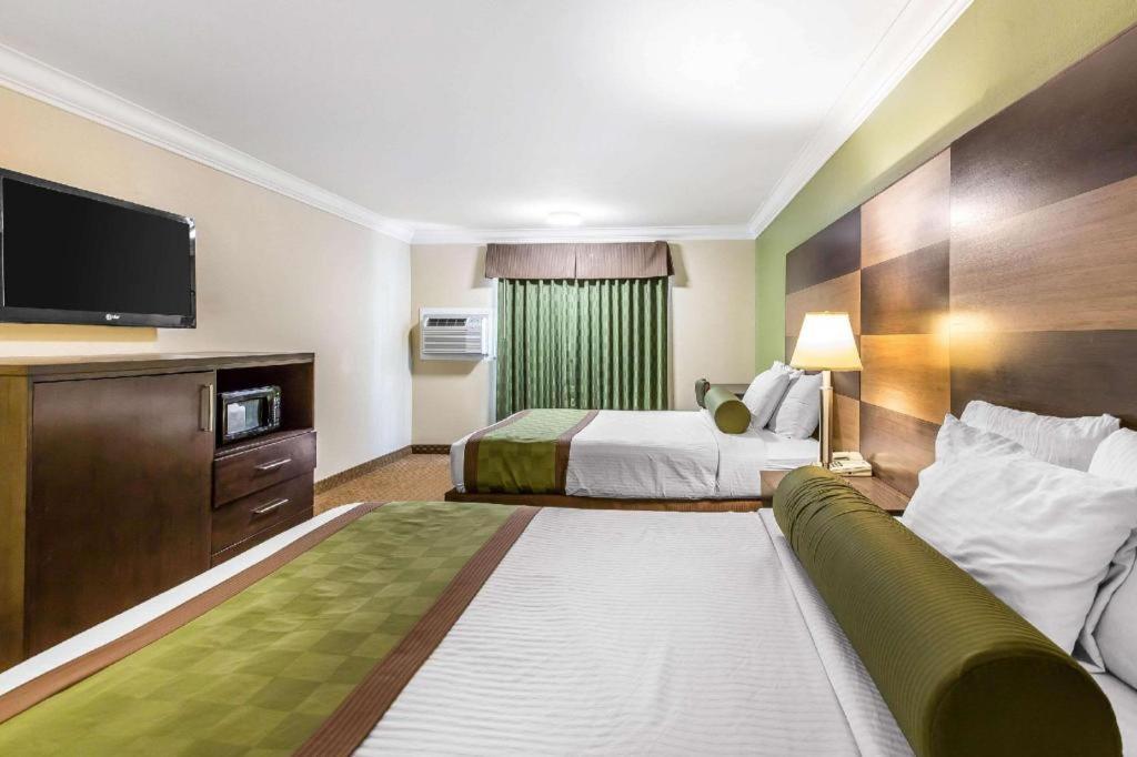 Rodeway Inn & Suites Canyon Lake-Menifee West Bagian luar foto