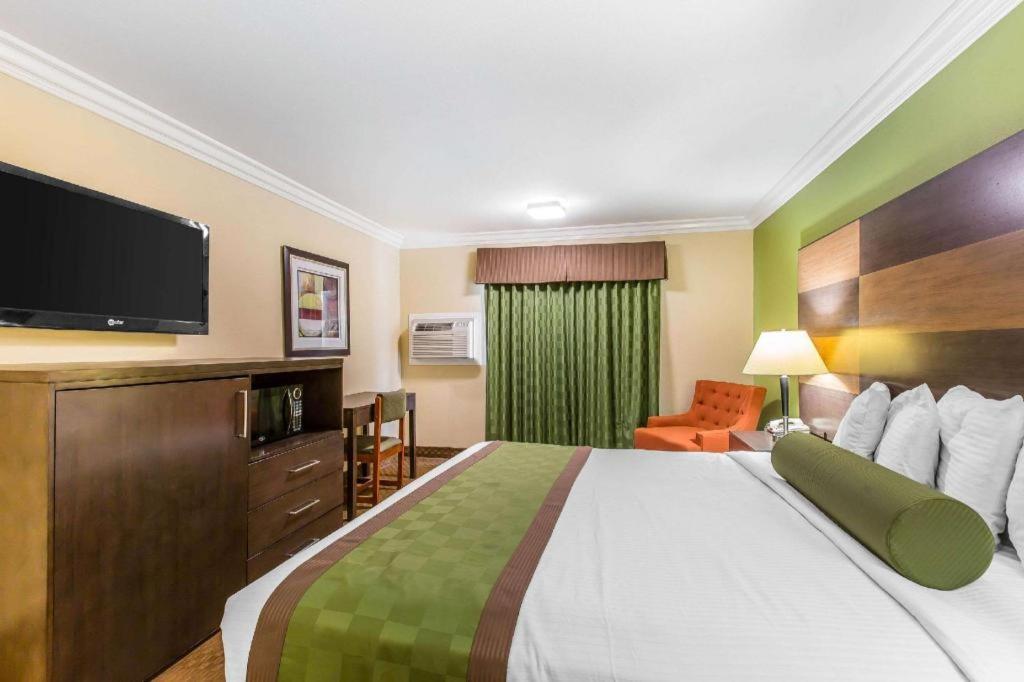 Rodeway Inn & Suites Canyon Lake-Menifee West Bagian luar foto