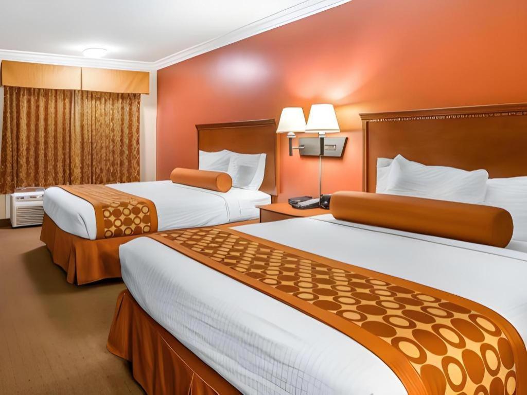 Rodeway Inn & Suites Canyon Lake-Menifee West Bagian luar foto