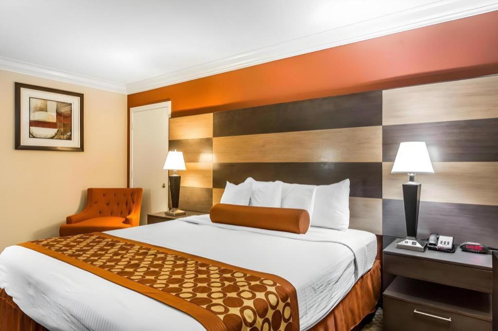 Rodeway Inn & Suites Canyon Lake-Menifee West Bagian luar foto