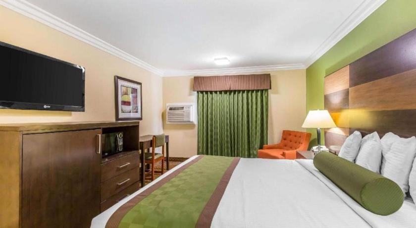 Rodeway Inn & Suites Canyon Lake-Menifee West Bagian luar foto