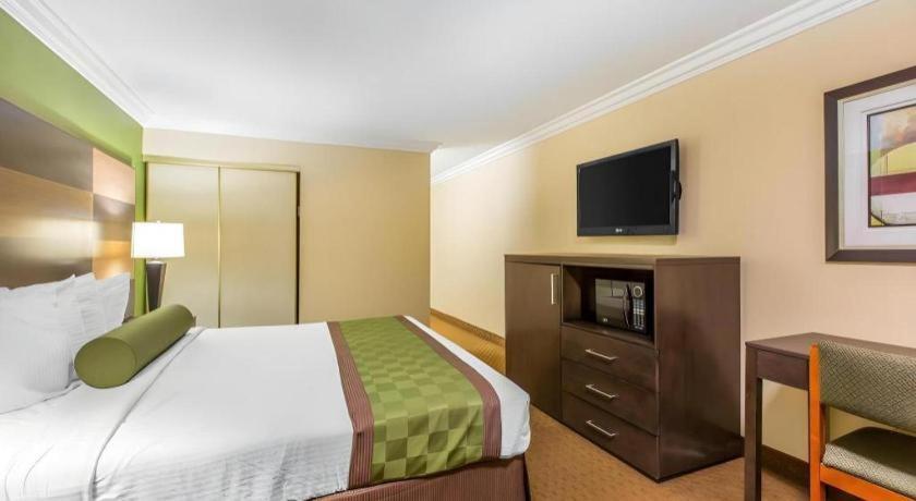 Rodeway Inn & Suites Canyon Lake-Menifee West Bagian luar foto